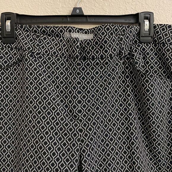 Valerie Stevens women pant color black and white size 10! - Picture 2 of 5